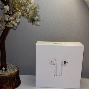 *BEST OFFER* Apple AirPods in Classic White second gen